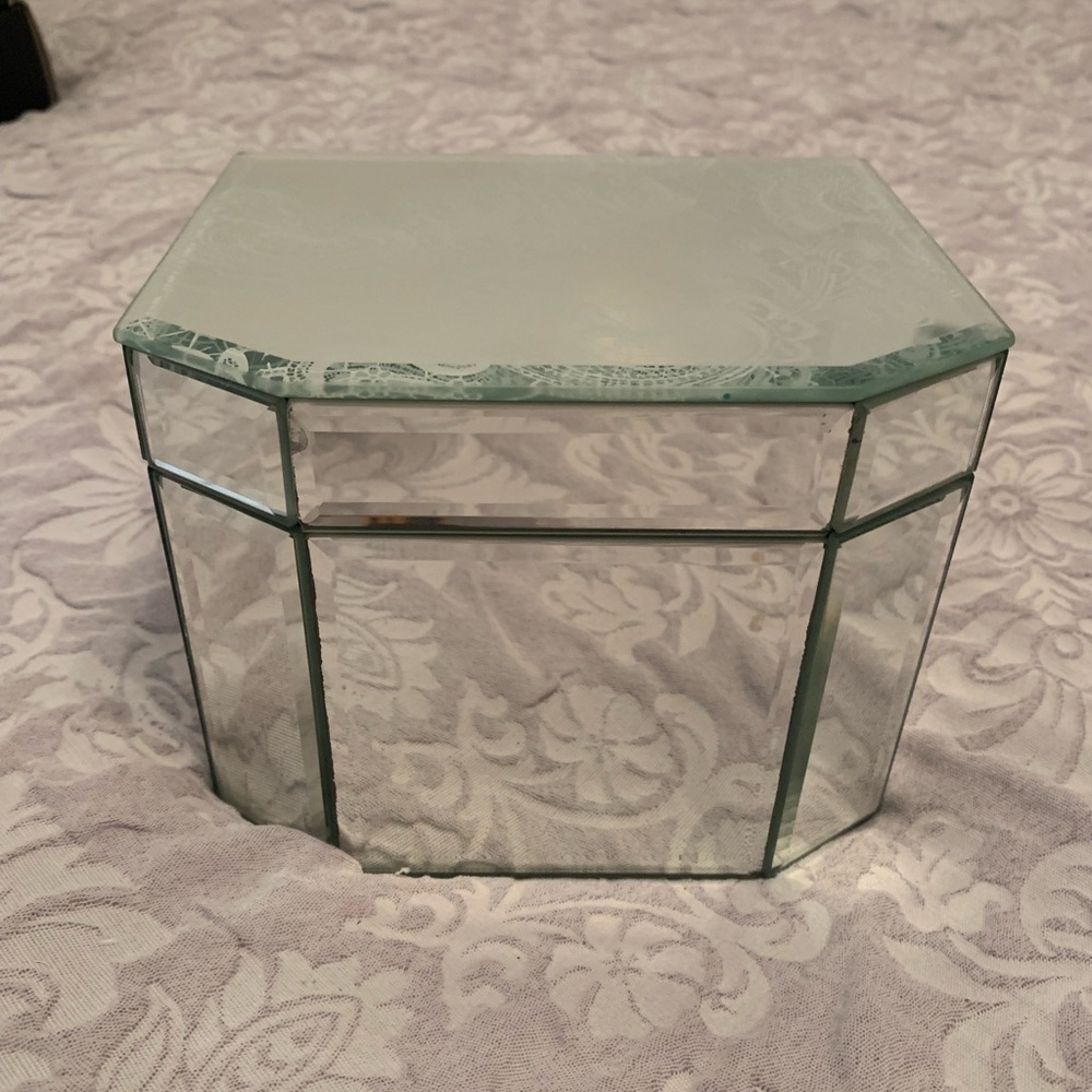 Tahari Glass Jewelry Organizer with Black Lining